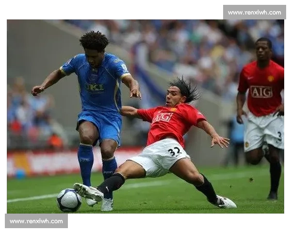 曼联死忠网红飞铲特维斯酿冲突！野兽 4 球回击梦剧场嘘声